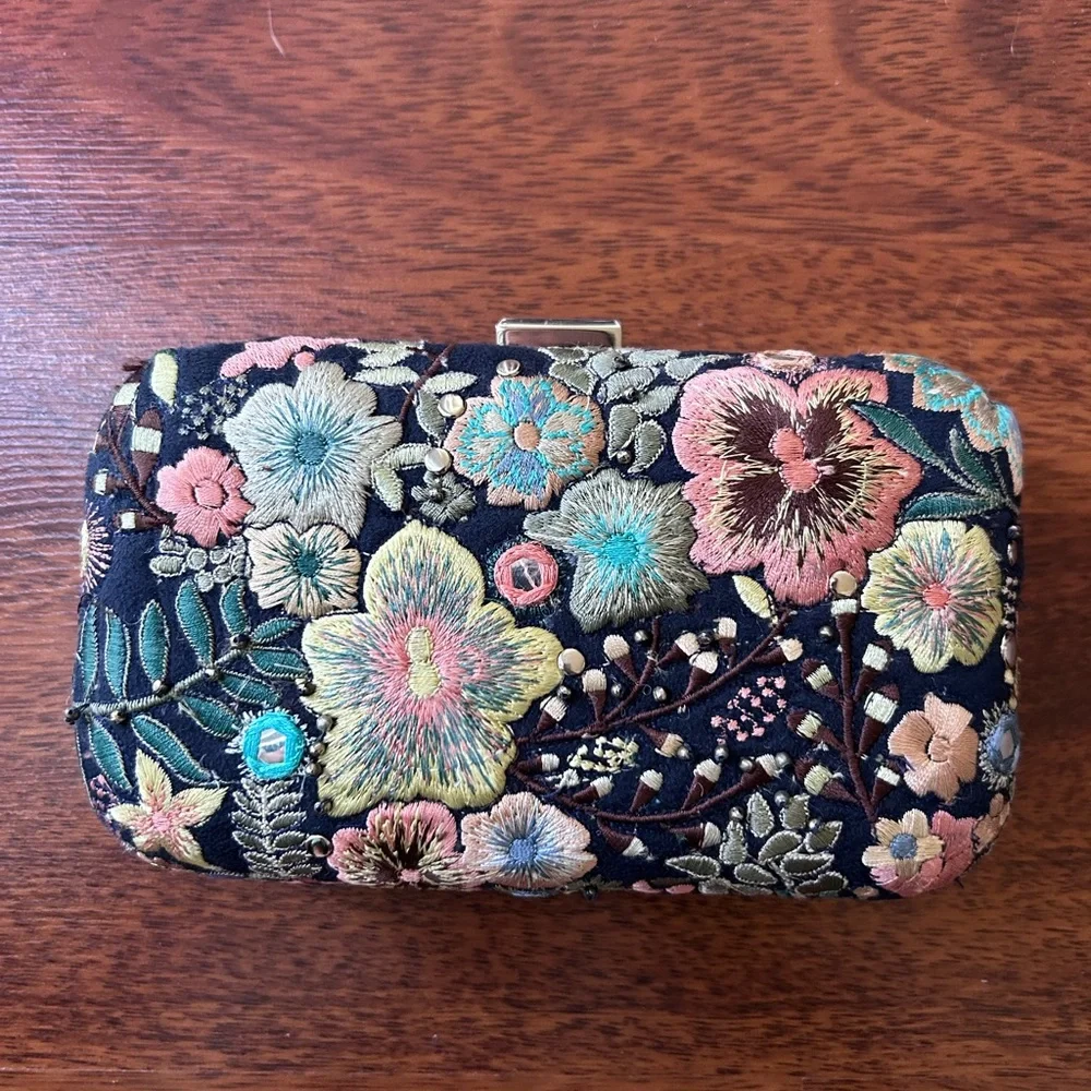 NWT w/ defect Zara Embroidery Beaded Clutch Box MINAUDIÈRE